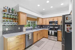 19408 Sandy Springs Cir, Lutz, FL 33558 - Photo 5