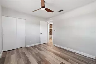 3951 Porpoise Dr SE, Saint Petersburg, FL 33705 - Photo 15