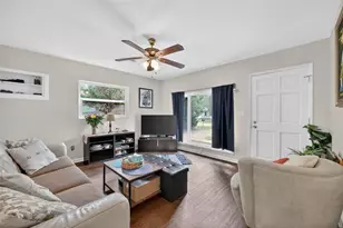 306 E Hydrangia St, Tampa, FL 33612 - Photo 9