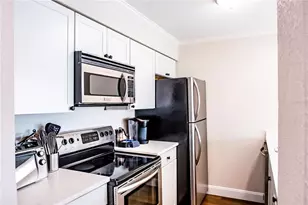 2506 N Rocky Point Dr, Tampa, FL 33607 - Photo 9