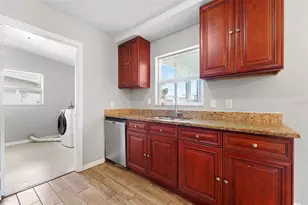 215 36th St SE, Largo, FL 33771 - Photo 7