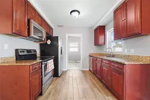 215 36th St SE, Largo, FL 33771 - Photo 5