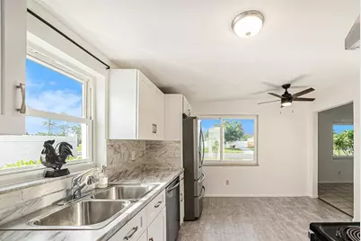 5801 Emerson Ave S, Saint Petersburg, FL 33707 - Photo 9