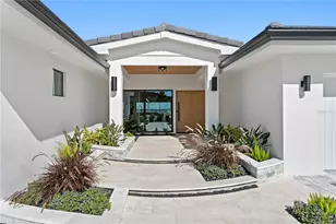 2580 East Bay Isle Dr SE, Saint Petersburg, FL 33705 - Photo 1