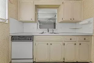 5750 80th St N, Saint Petersburg, FL 33709 - Photo 15