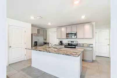 7530 Broad Pointe Drive, Zephyrhills, FL 33540 - Photo 9