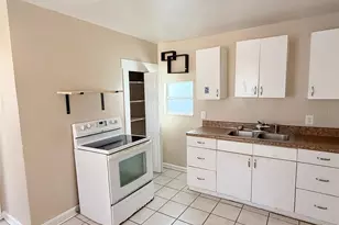 2609 4th St S, Saint Petersburg, FL 33705 - Photo 9