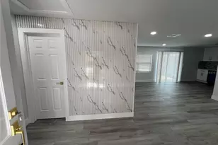 4210 Riverhills Dr, Tampa, FL 33617 - Photo 7