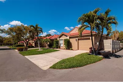 535 St Tropez Circle NE, Saint Petersburg, FL 33703 - Photo 3