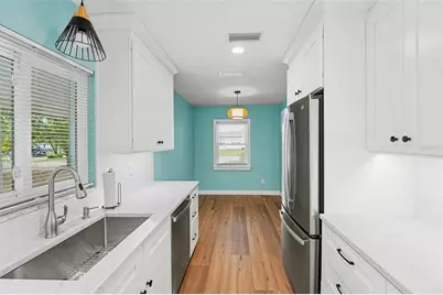 9605 N Edison Avenue, Tampa, FL 33612 - Photo 7