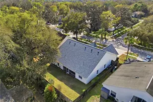 1908 River Crossing Dr, Valrico, FL 33596 - Photo 43