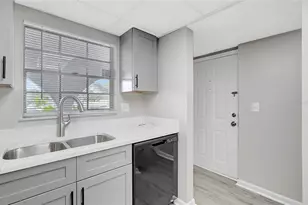 709 Russell Ln, Brandon, FL 33510 - Photo 9