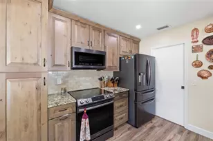 12721 Carte Dr, Tampa, FL 33618 - Photo 13