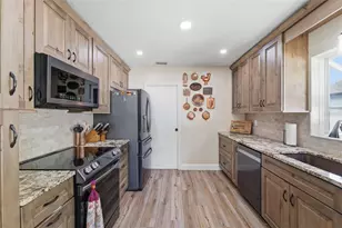 12721 Carte Dr, Tampa, FL 33618 - Photo 11