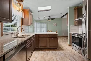 7039 Siesta St, Zephyrhills, FL 33541 - Photo 5