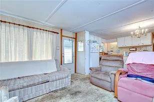 37427 Hammond Dr, Zephyrhills, FL 33541 - Photo 13