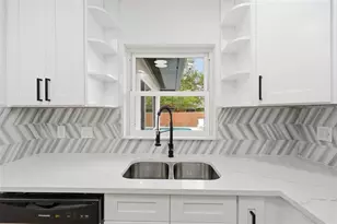 5347 30th Ave N, Saint Petersburg, FL 33710 - Photo 9