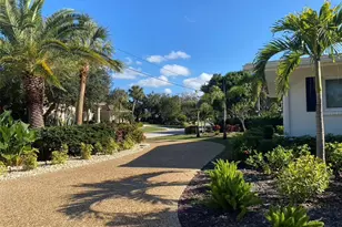 814 Paradise Way, Sarasota, FL 34242 - Photo 3