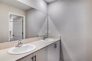 36659 Sagemoor Dr, Zephyrhills, FL 33541 - Photo 17