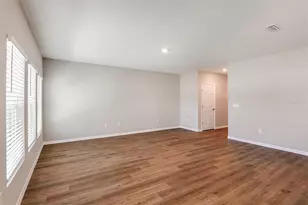 36659 Sagemoor Dr, Zephyrhills, FL 33541 - Photo 9