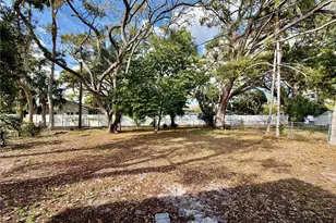 8023 Country Club Rd N, Saint Petersburg, FL 33710 - Photo 25