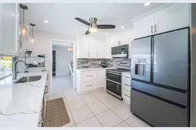 2180 Dolphin Boulevard S, Saint Petersburg, FL 33707 - Photo 13