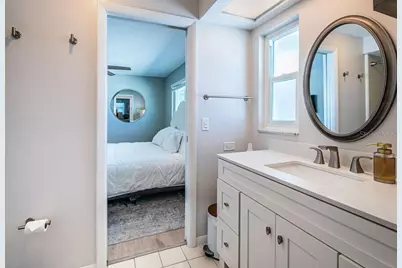 2180 Dolphin Boulevard S, Saint Petersburg, FL 33707 - Photo 31