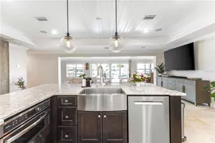 430 Palm Island SE, Clearwater Beach, FL 33767 - Photo 13