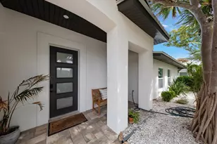 430 Palm Island SE, Clearwater Beach, FL 33767 - Photo 3