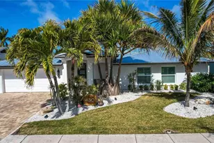 430 Palm Island SE, Clearwater Beach, FL 33767 - Photo 1