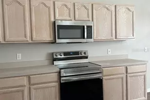 8928 Southbay Dr, Tampa, FL 33615 - Photo 9