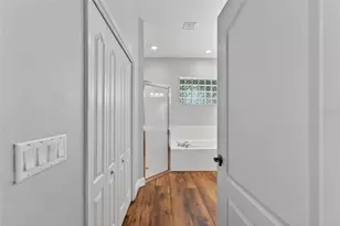 915 Regal Manor Way, Sun City Center, FL 33573 - Photo 15