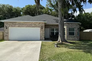 6107 W 1st Manor, Palatka, FL 32177 - Photo 1