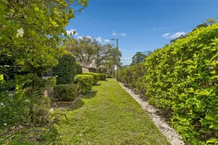 9785 86th Ave, Seminole, FL 33777 - Photo 25