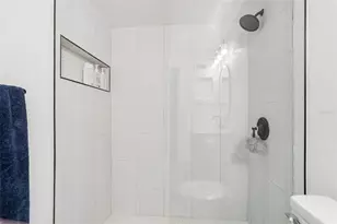 9785 86th Ave, Seminole, FL 33777 - Photo 15