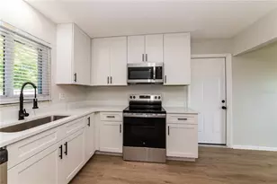 1012 36th St W, Bradenton, FL 34205 - Photo 5