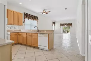 5246 Braddock Dr, Zephyrhills, FL 33541 - Photo 9