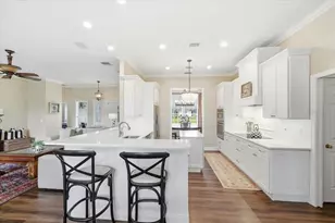 2004 Russell Dr, Tampa, FL 33618 - Photo 13