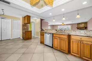 12334 Capri Cir N, Treasure Island, FL 33706 - Photo 15
