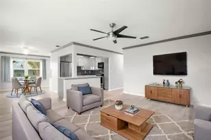 1904 Canterbury Ln, Sun City Center, FL 33573 - Photo 3