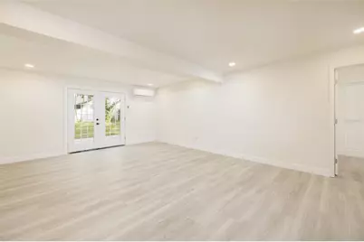 3947 Overlook Drive NE, Saint Petersburg, FL 33703 - Photo 11