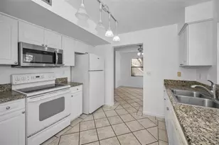 10626 Longwood Dr, Seminole, FL 33777 - Photo 9