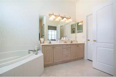 9448 Forest Hills Circle, Sarasota, FL 34238 - Photo 31