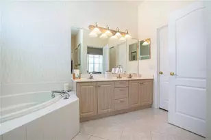 9448 Forest Hills Cir, Sarasota, FL 34238 - Photo 31