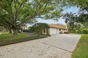 17913 Clear Lake Dr, Lutz, FL 33548 - Photo 3