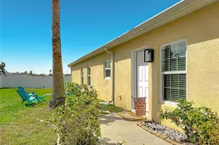 2527 29th Ave E, Palmetto, FL 34221 - Photo 3