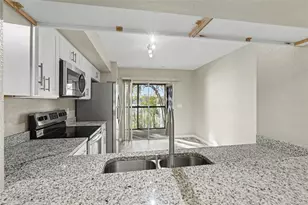 7218 E Bank Dr, Tampa, FL 33617 - Photo 11