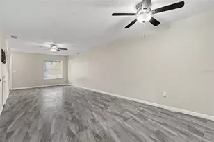 7218 E Bank Dr, Tampa, FL 33617 - Photo 13