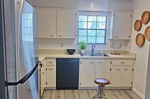 11910 Skylake Pl, Temple Terrace, FL 33617 - Photo 7