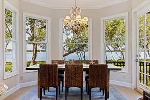 1285 Gasparilla Dr NE, Saint Petersburg, FL 33702 - Photo 5